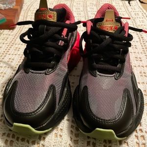 Womens pumas sonic the hedge hog shoes